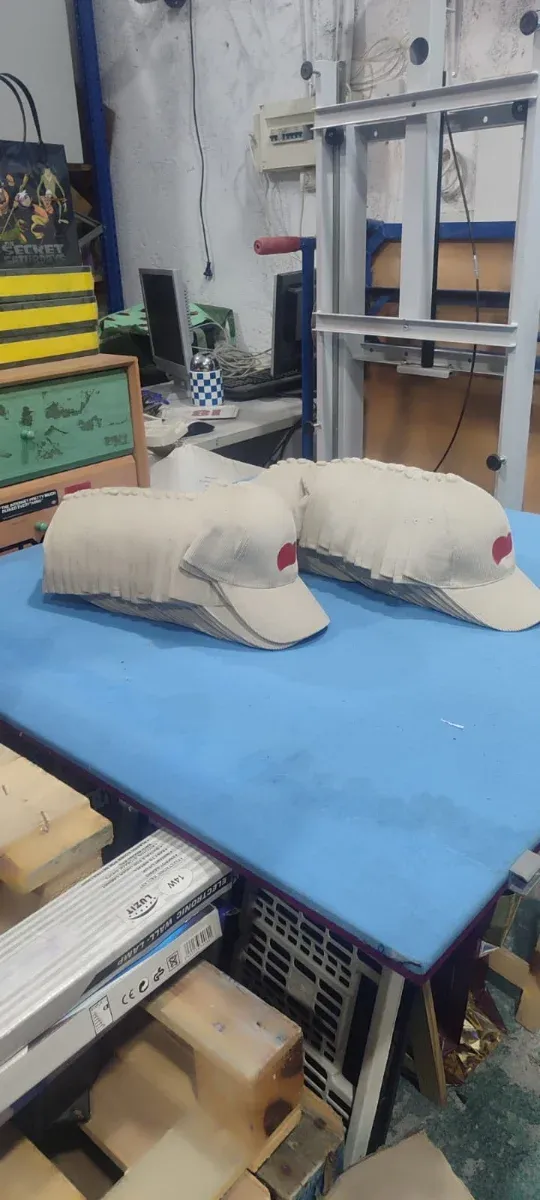 LOTE 40 GORRAS DE PANA