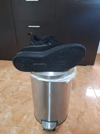 Nike Air Force 1 '07 LV8 Negro Rojo