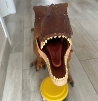 Dinosaurio Jurassic World Carnotaurus