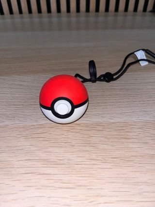 Pokémon Let's Go Pikachu + Poké Ball Plus