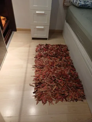 Alfombra de pelo roja
