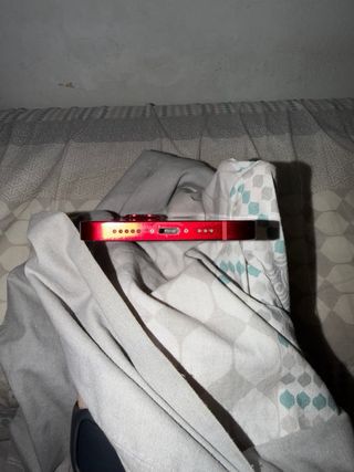 iPhone 13 Rojo + Accesorios