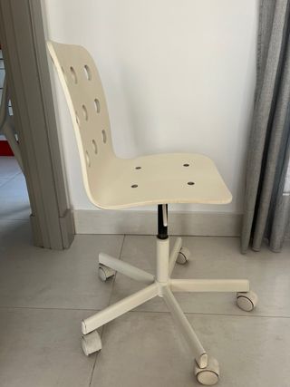 Silla de madera Ikea blanca