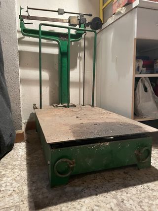 Báscula antigua verde