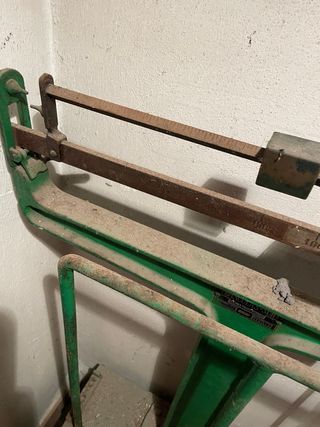 Báscula antigua verde