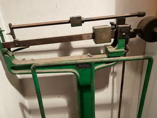 Báscula antigua verde