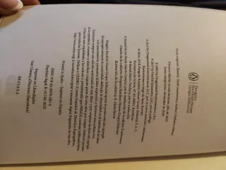 Elantris Brandon Sanderson versión definitiva