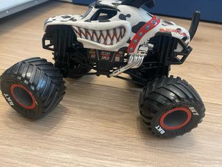 Coche monstruo perro dálmata