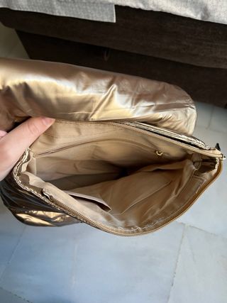 Mochila impermeable dorada