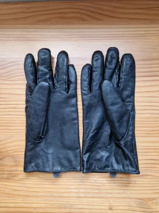 Guantes de cuero negros