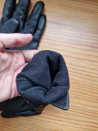 Guantes de cuero negros