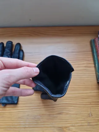 Guantes de cuero negros