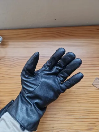 Guantes de cuero negros