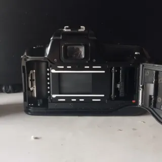 Cámara Nikon F50 + Objetivo AF NIKKOR 28-80mm