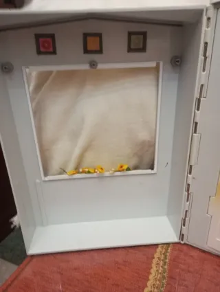 Casa de juguete con cocina y baño