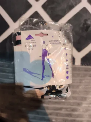 Mallas deportivas estampado hojas