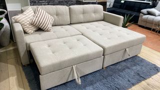 Armario de madera con cajones