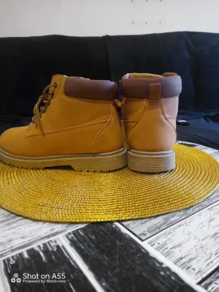 Botas de niño marrones