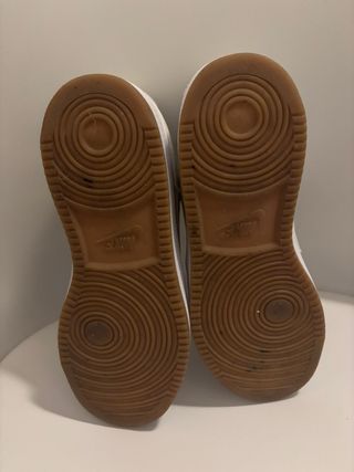 Zapatillas Nike Court Vision Beige y Blancas