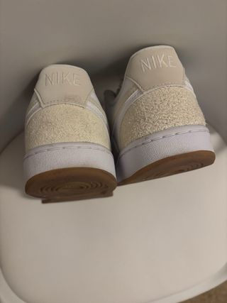 Zapatillas Nike Court Vision Beige y Blancas