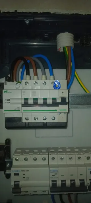 Se hacen todo tipo de trabajos eléctricos