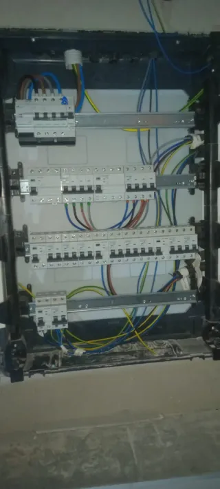 Se hacen todo tipo de trabajos eléctricos