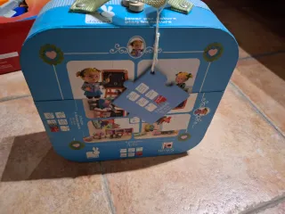 Puzzle de madera Janod. Maleta para transportar