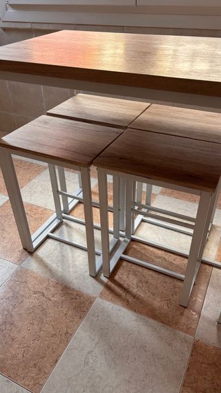 Mesa alta cocina con 4 taburetes
