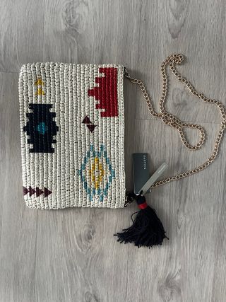 Bolso Parfois tejido con flecos