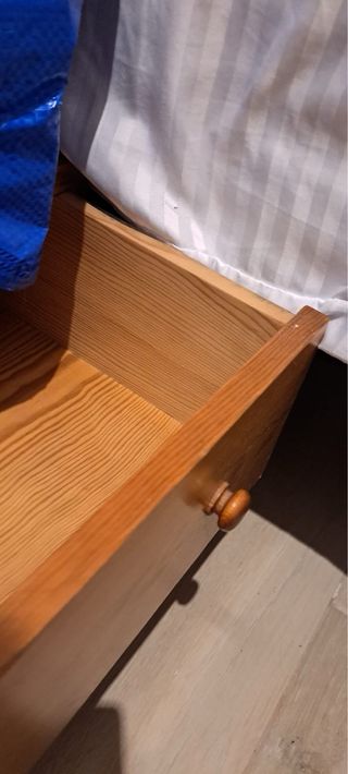 Cajonera de madera con tapa azul