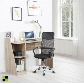 Silla de oficina Ruedas giratorias y reposabrazos.