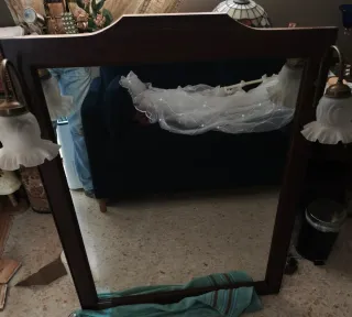 Espejo de madera con apliques