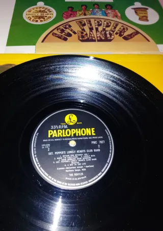 The Beatles Sgt. Pepper's Lonely Hearts Club Band