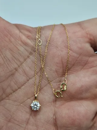 Collar de oro 18kt con circonita.