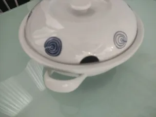 Sopera e salsiera in ceramica blu e bianca