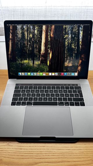 MacBook Pro 15” 2019 i9 · 32GB · 1TB · Vega 20