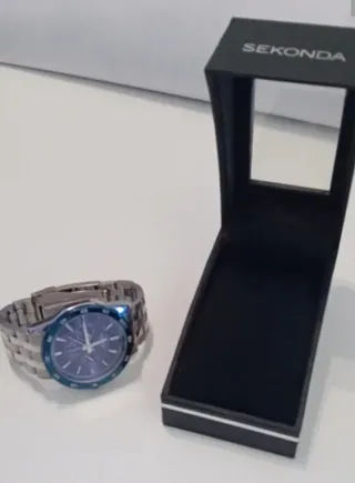 Reloj azul y plata