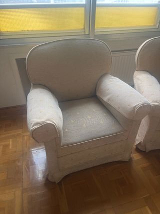 Pareja de butacas beige y oro
