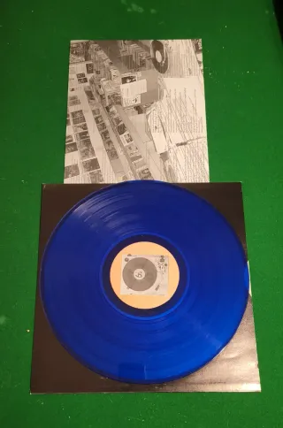 LP Shake de color azul.Let me wear the morning sun