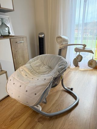 Columpio Joie eléctrico bebé + saco invierno