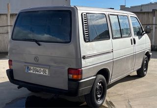 Volkswagen T 4 2.4 c. c. Caravelle 1995
