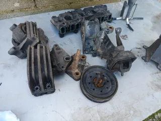 Alternador, Bomba Agua, Depósito y Tacos Motor