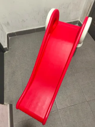 Tobogán infantil rojo plegable