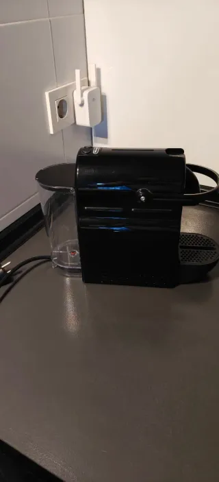 Cafetera Nespresso Delonghi Negra