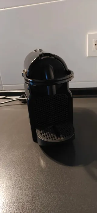 Cafetera Nespresso Delonghi Negra