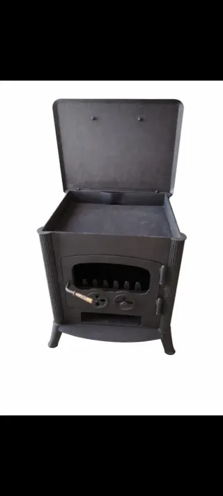 Estufa de leña de metal negra
