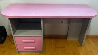 Escritorio juvenil gris y rosa