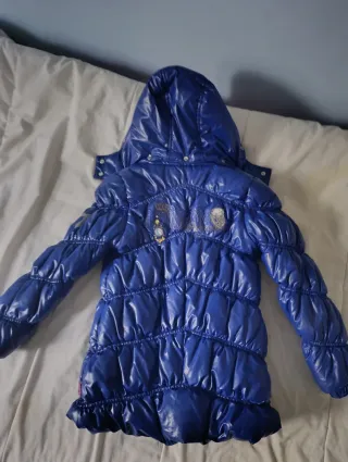 Abrigo acolchado niña azul eléctrico