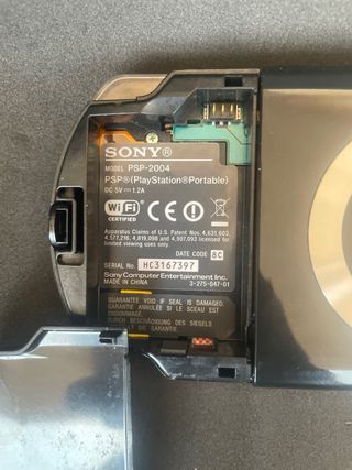 PSP 2004 Negra + Cargador + Juego