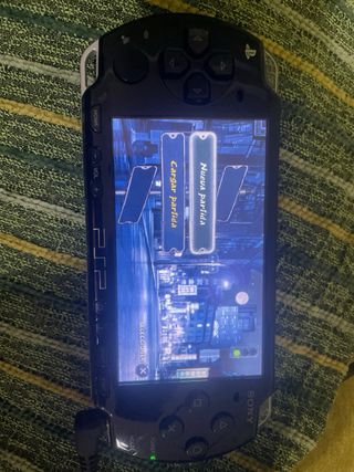 PSP 2004 Negra + Cargador + Juego